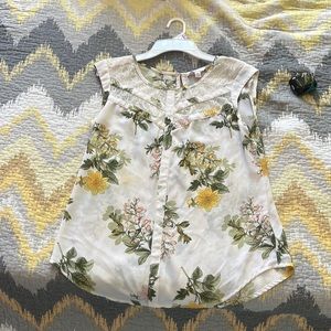 Brand: Candies, Color: White, with accents of green, yellow, and pink, Size: XS